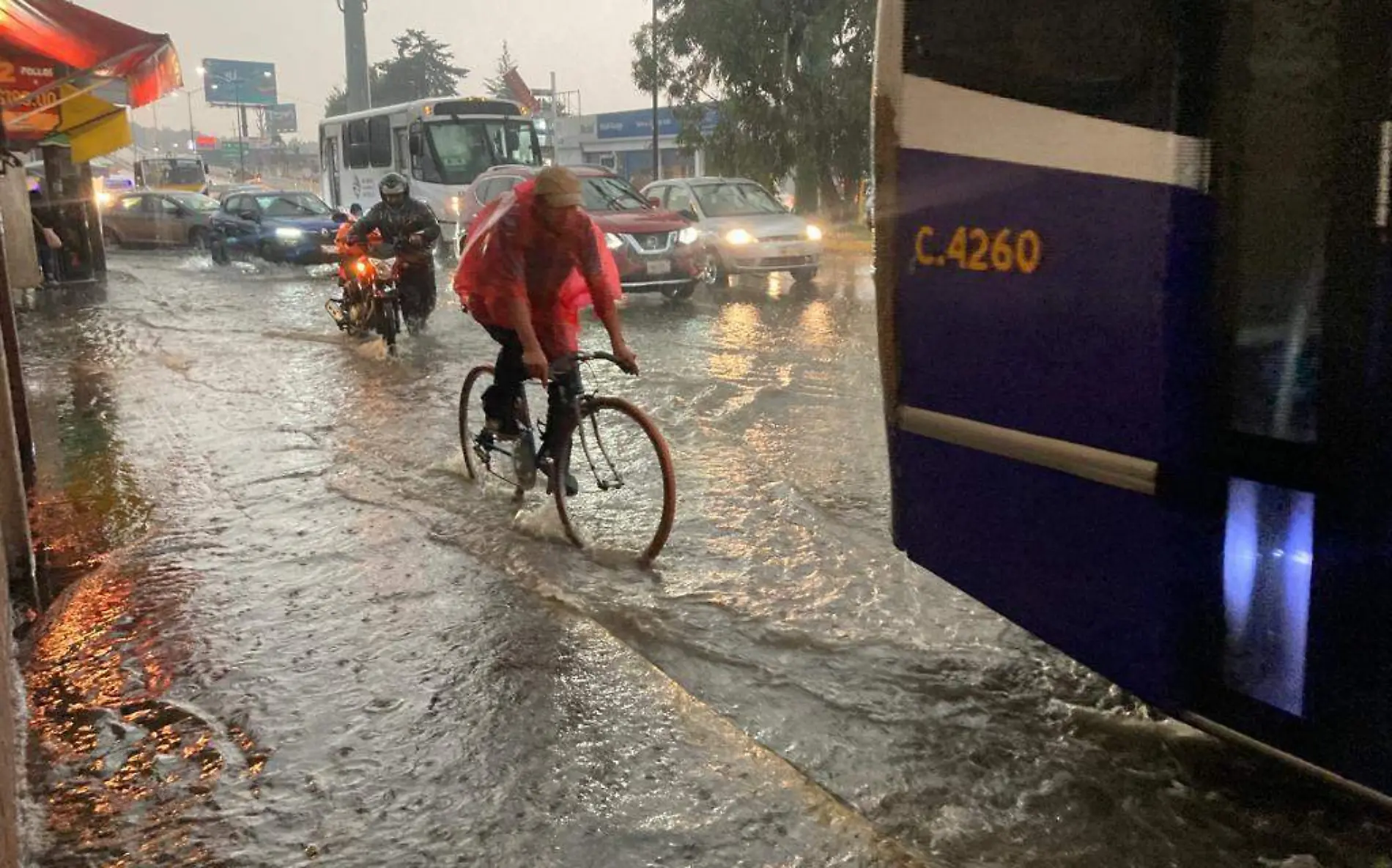 En días recientes fuertes lluvias han sorprendido a los poblanos